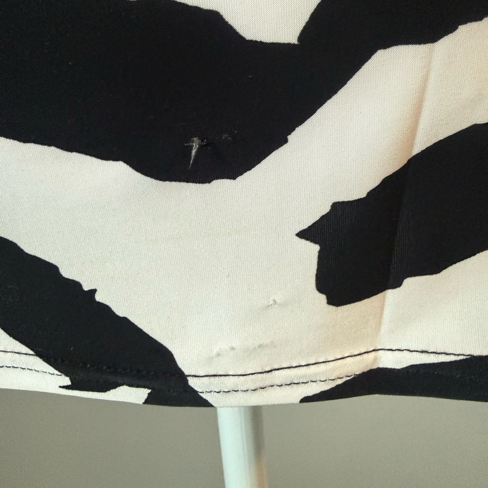 VENUS Monochrome Patterned Top - image 4